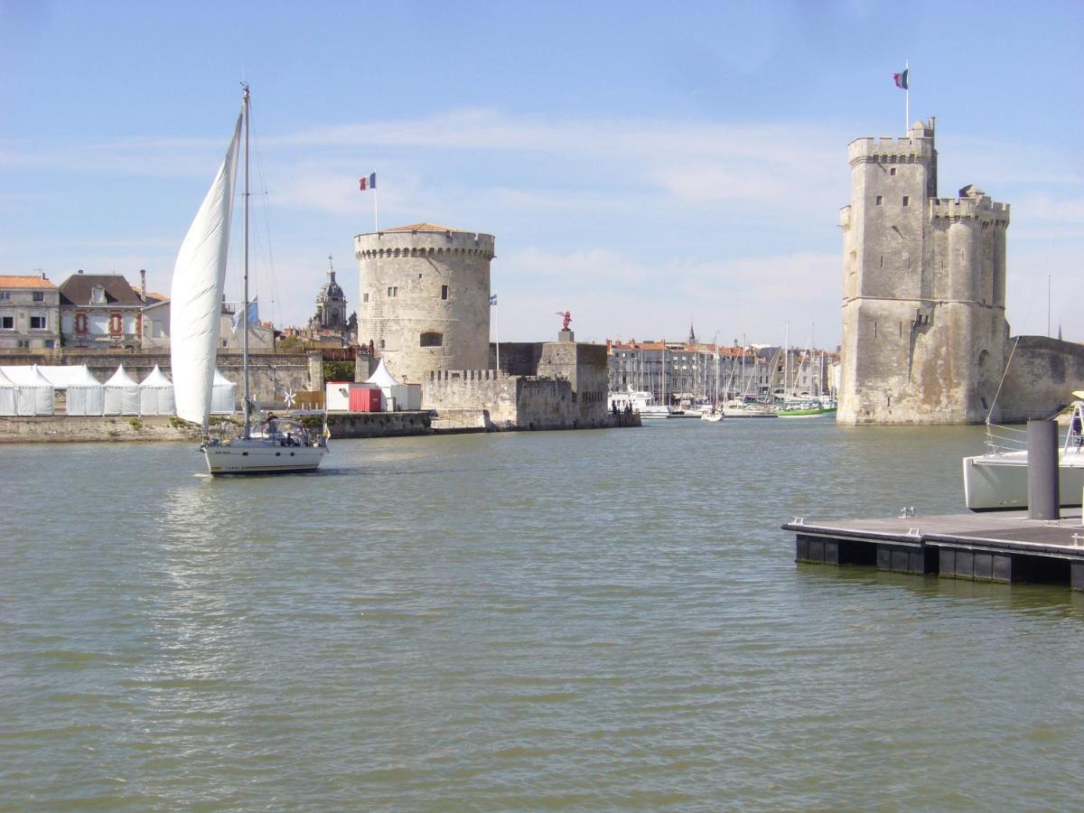 Joli studio meublé + parking en sous sol La Rochelle  Extérieur photo